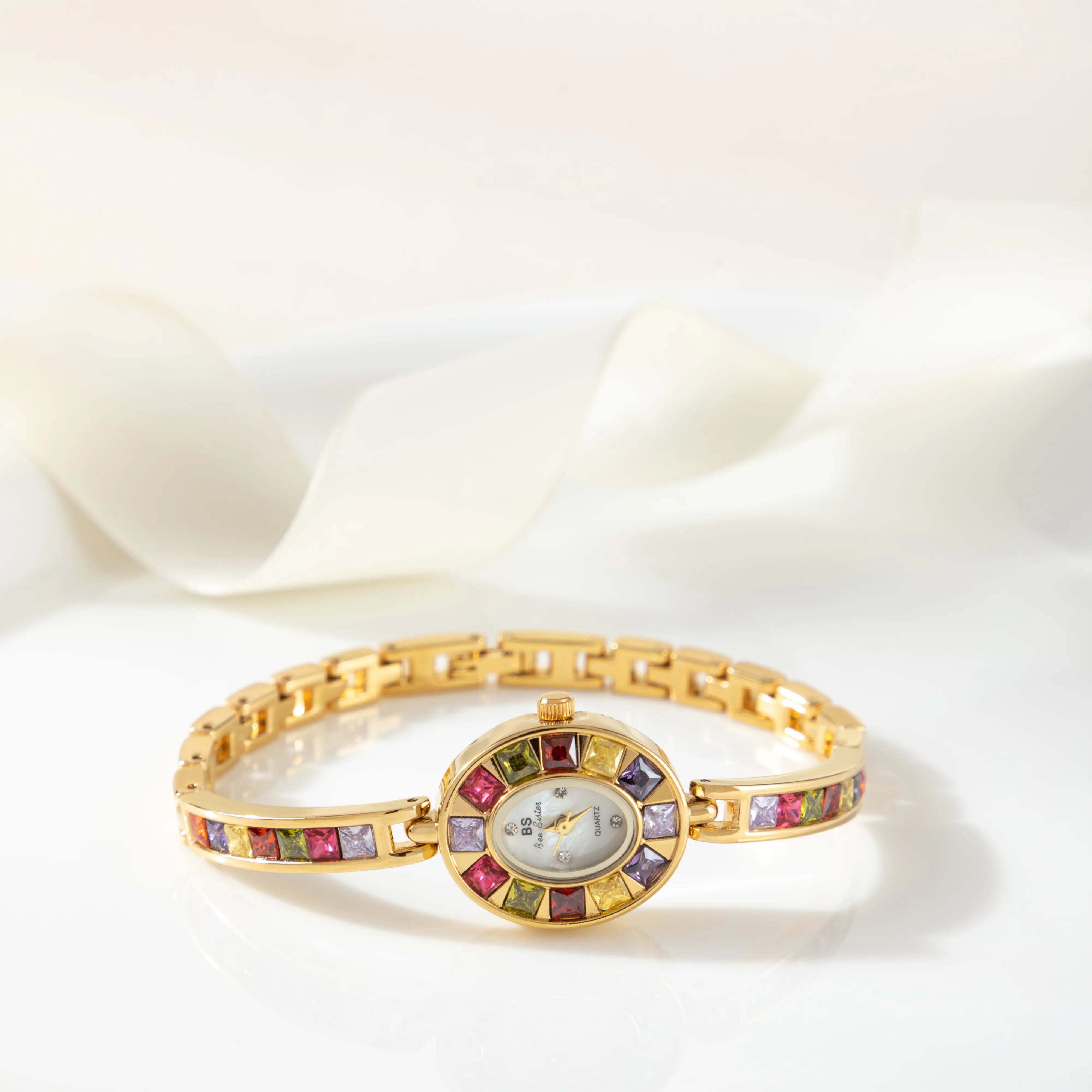 Manola™ | Zegarek na rękę z wielopłaszczyznowymi kamieniami