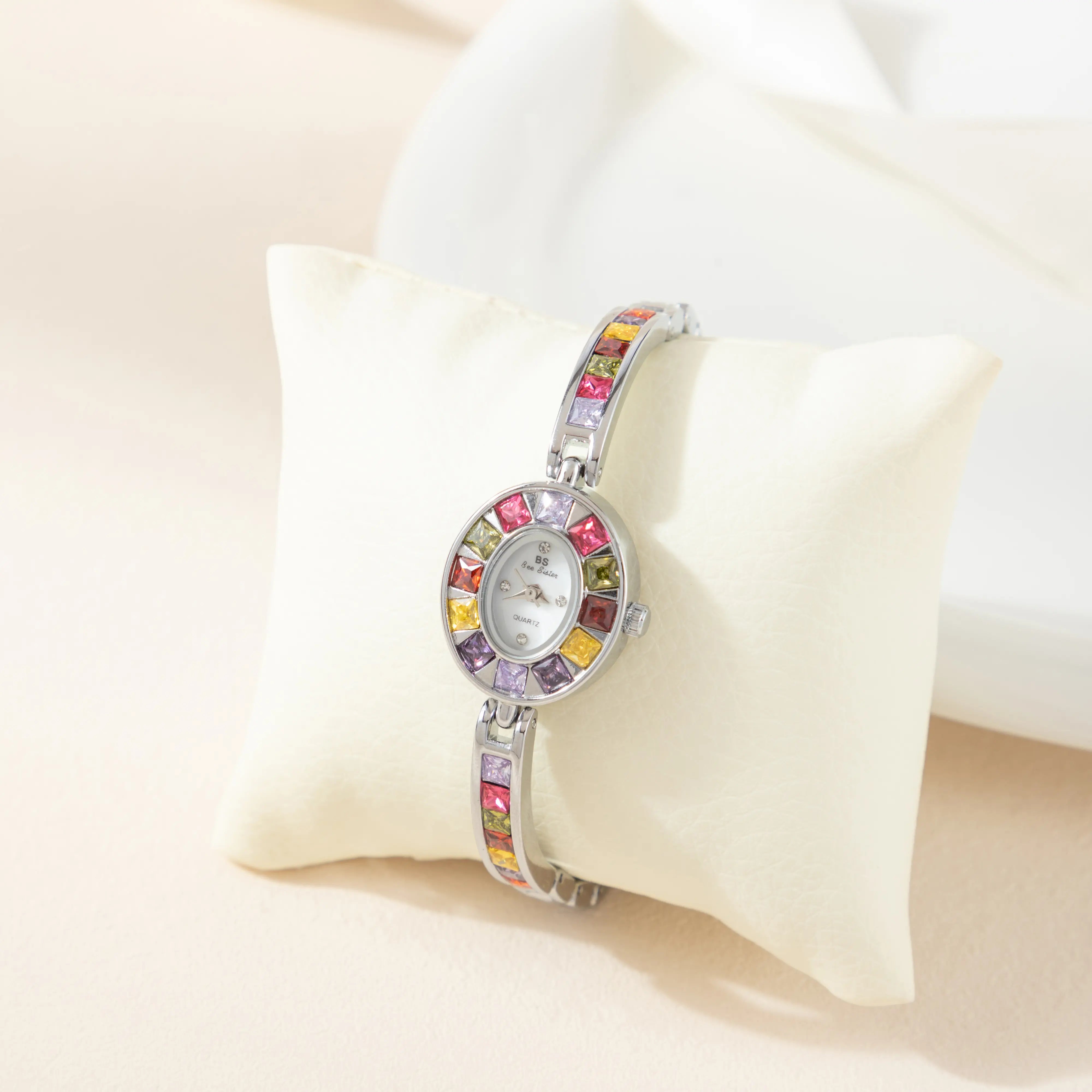 Manola™ | Zegarek na rękę z wielopłaszczyznowymi kamieniami