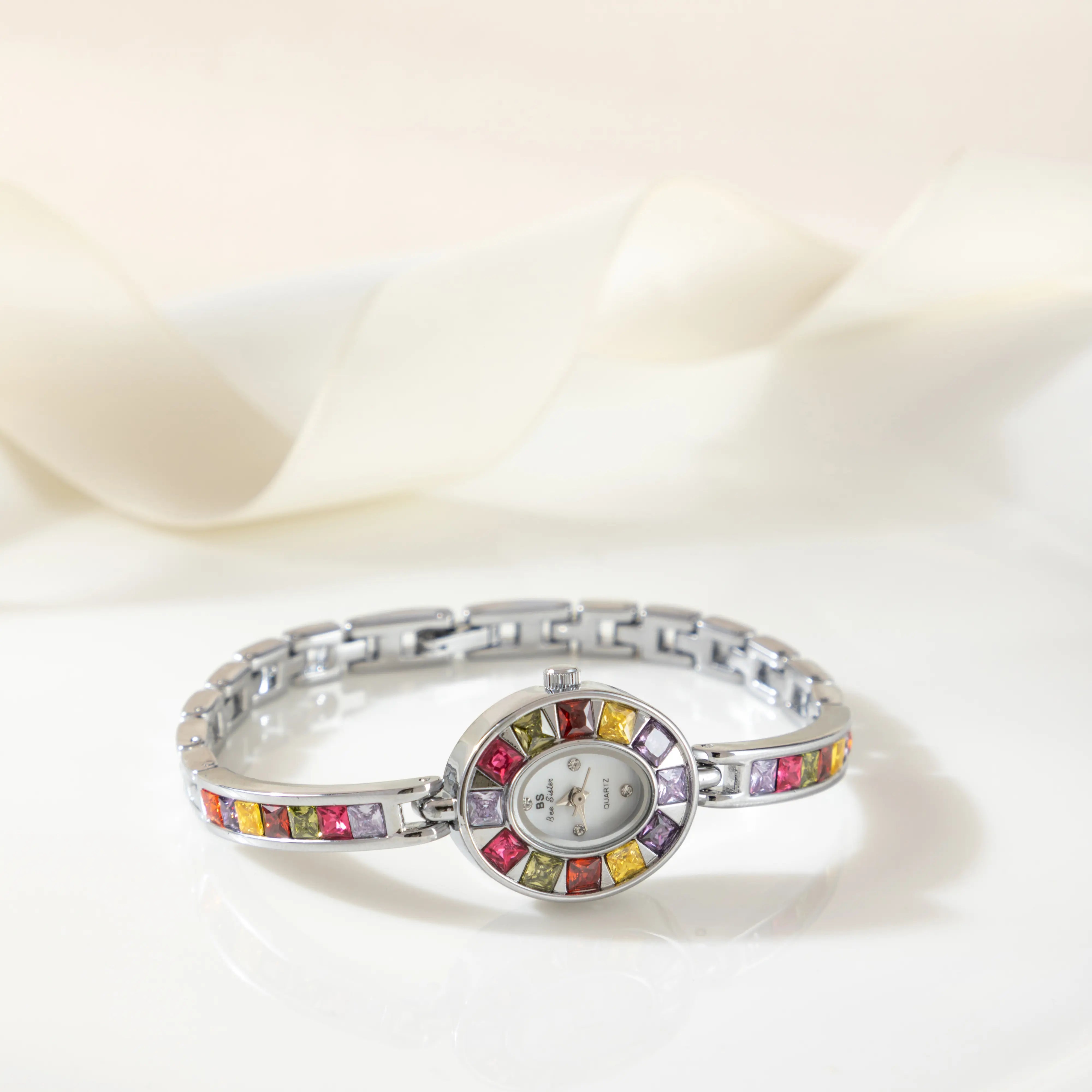 Manola™ | Zegarek na rękę z wielopłaszczyznowymi kamieniami