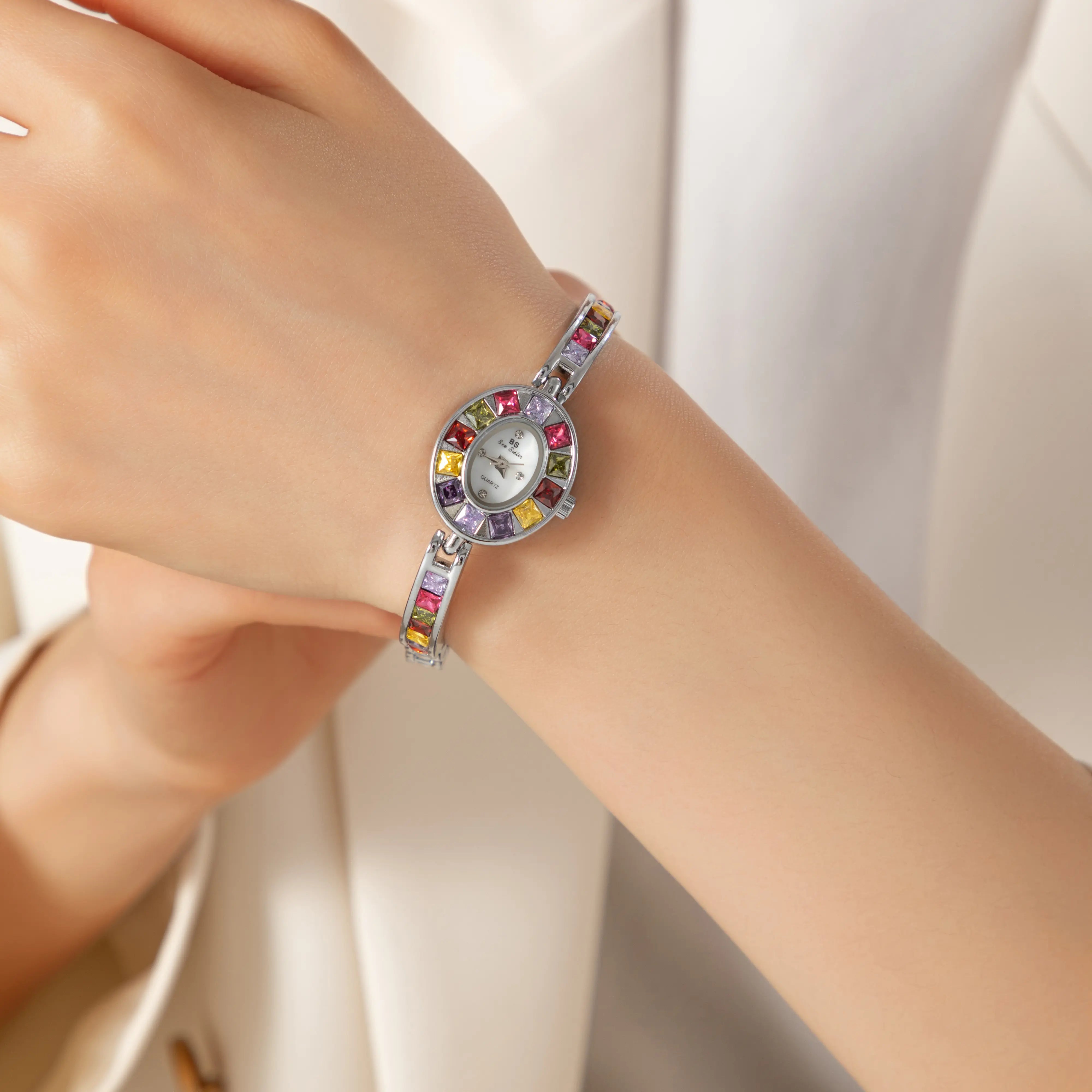 Manola™ | Zegarek na rękę z wielopłaszczyznowymi kamieniami