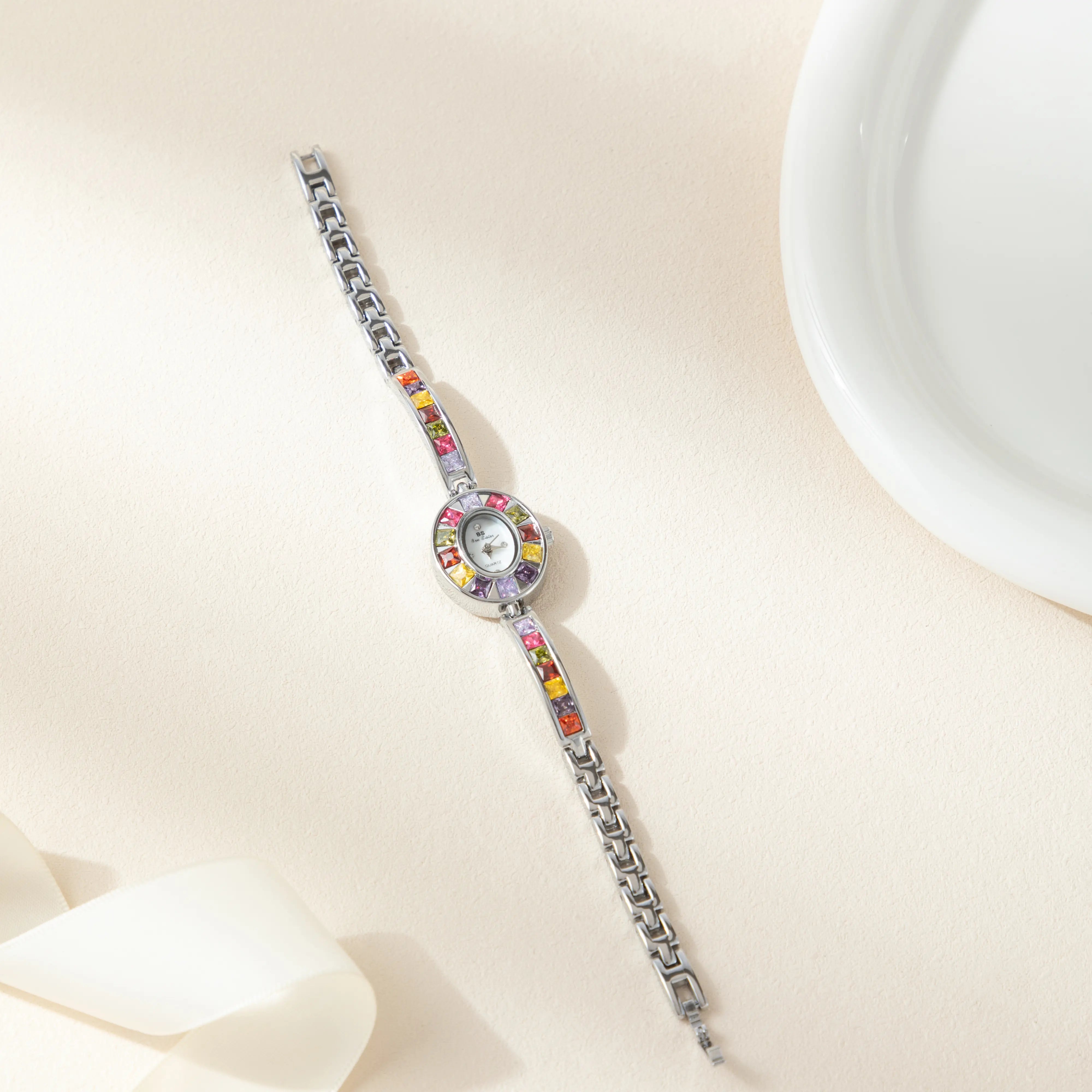 Manola™ | Zegarek na rękę z wielopłaszczyznowymi kamieniami