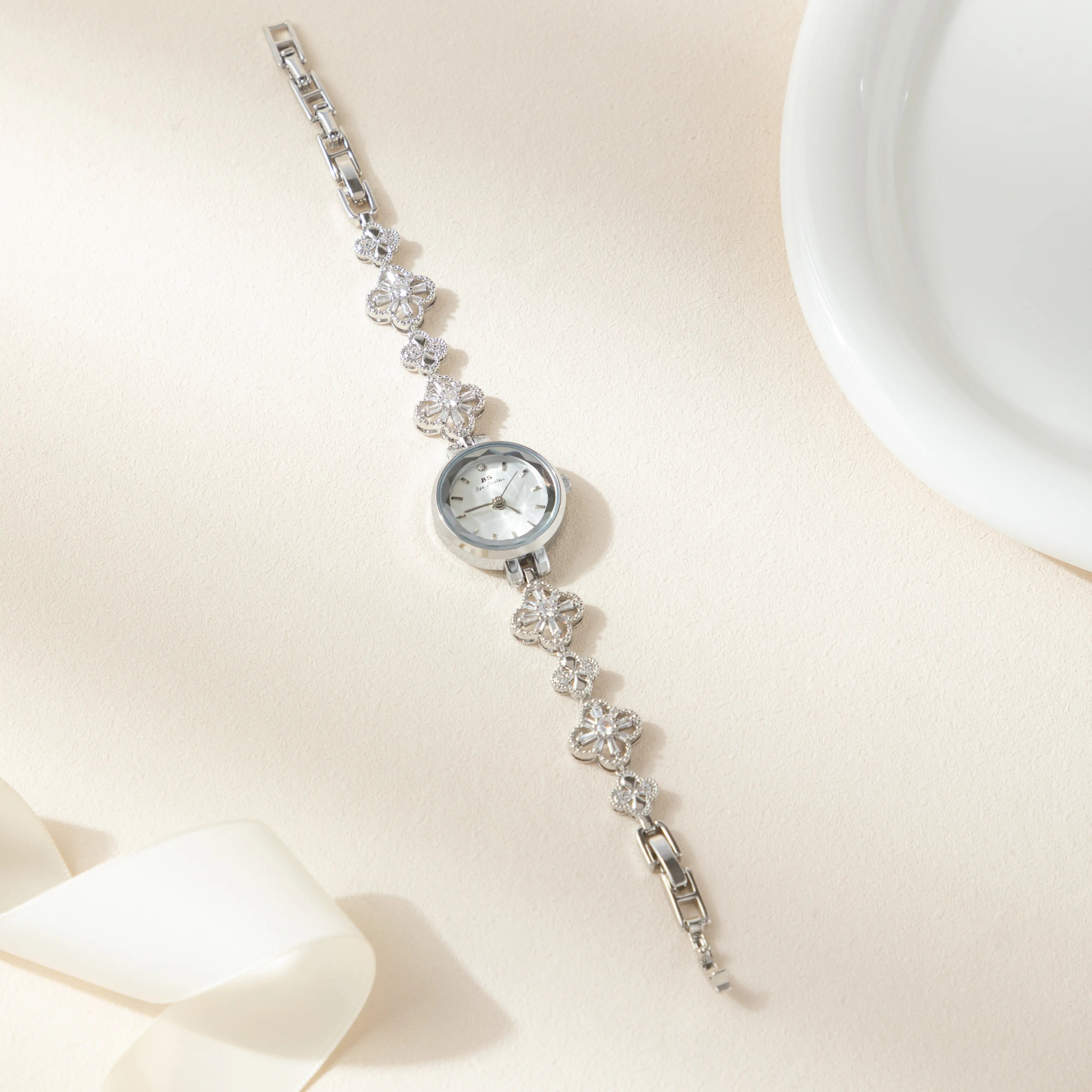 Dorina™ | Damski zegarek na rękę z ozdobną bransoletą